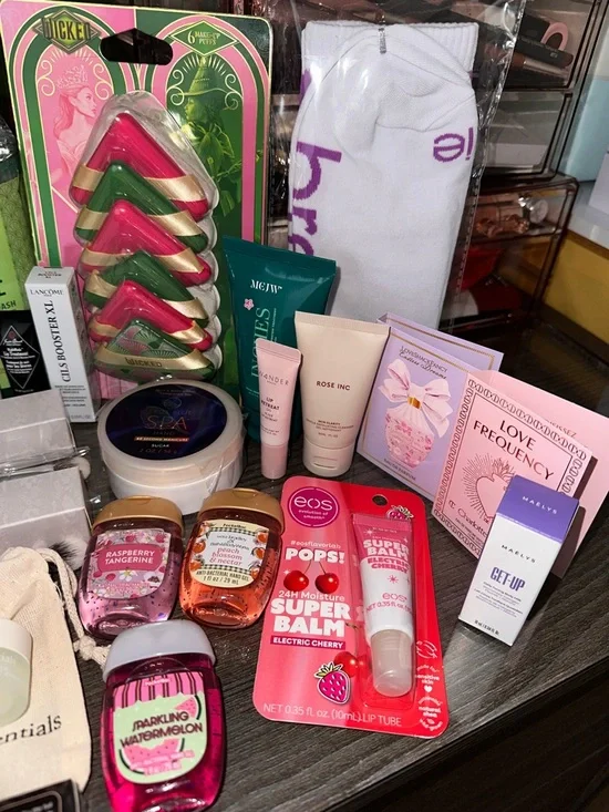 62 Piece Huge Resellers Bundle of Makeup, Skincare, Haircare, & More - Picture 7 of 14